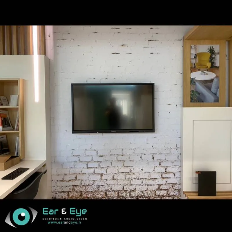 Aménagement d'un Showroom avec l'intégration de 3 écrans tactiles à Lyon , Lyon, Ear and Eye