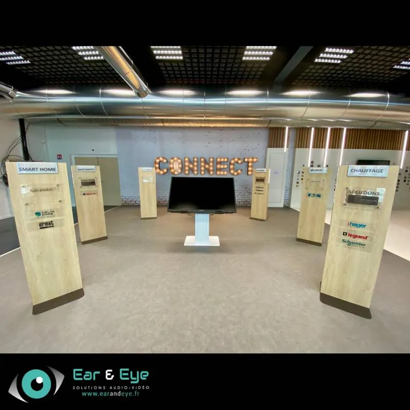 Aménagement d'un Showroom avec l'intégration de 3 écrans tactiles à Lyon , Lyon, Ear and Eye