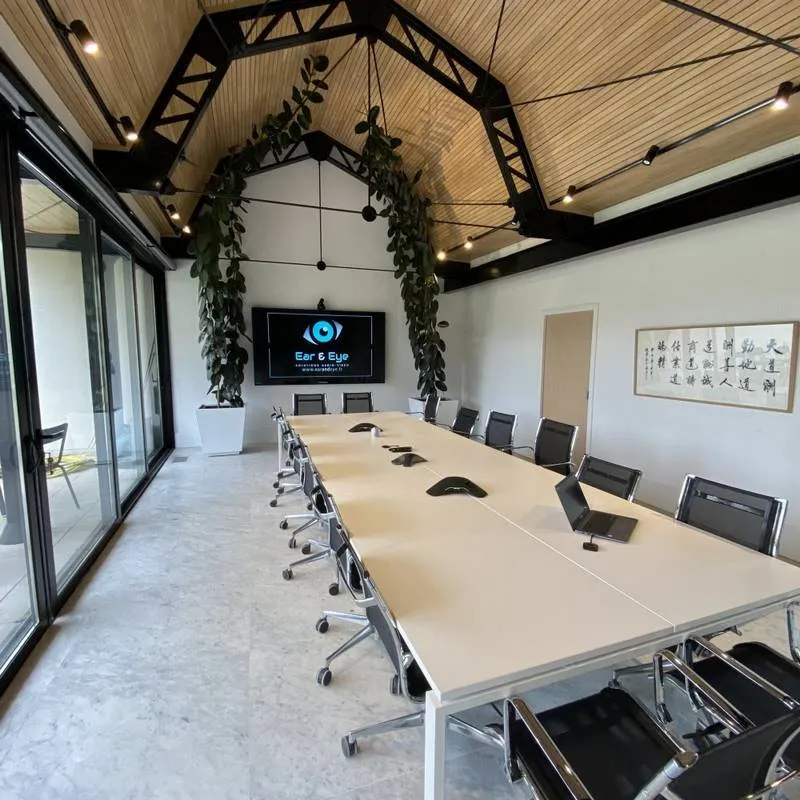 Un système de visioconférence pour une salle de réunion de 16 personnes à Romans-sur-Isère, Lyon, Ear and Eye
