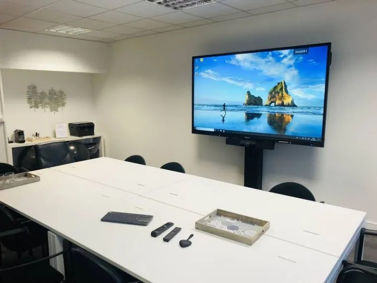 Équipement d’une salle de visioconférence à Lyon, Lyon, Ear and Eye
