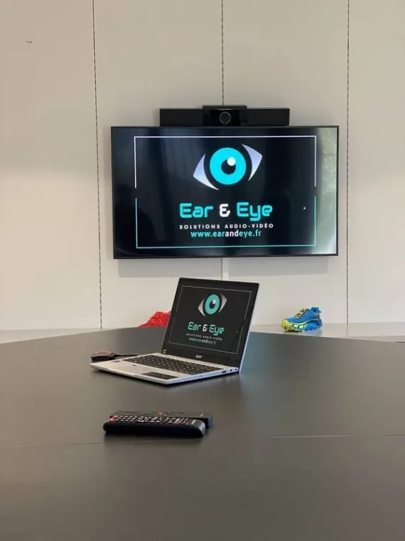  Équipement en visioconférence d’une salle de réunion à Annonay , Lyon, Ear and Eye