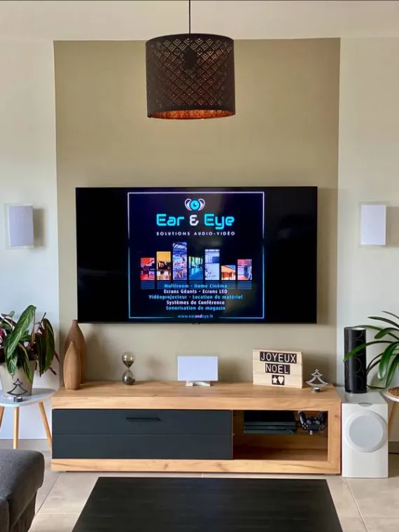 Intégration d'un home cinéma dans un salon à Davézieux , Lyon, Ear and Eye