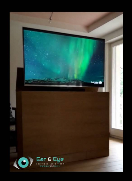 Un écran encastré dans un meuble TV motorisé à Valence, Lyon, Ear and Eye