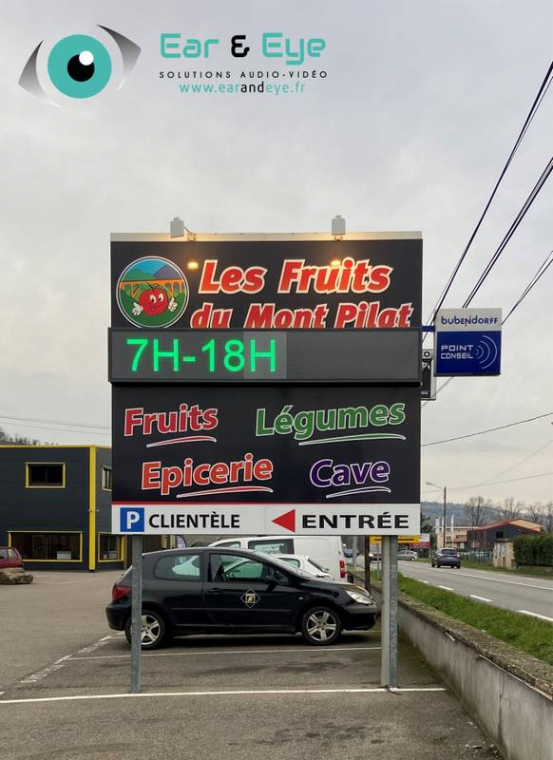 Intégration d'un écran publicitaire lumineux de 3m20 à Saint-Michel-sur-Rhône, Lyon, Ear and Eye