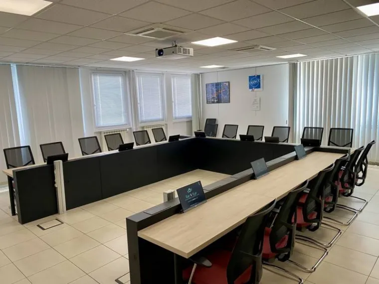 Installation d'une solution de visioconférence dans une salle de direction à Annonay, Lyon, Ear and Eye