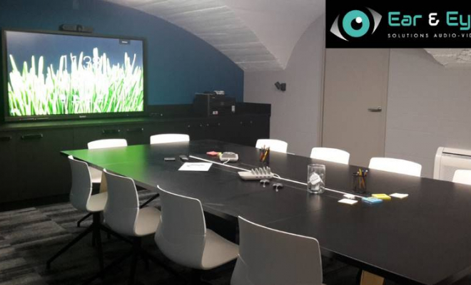 Equipement audio-vidéo pour une salle de réunion de 12 personnes à Champagne-au-Mont-d'Or, Lyon, Ear and Eye