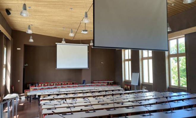 Installation d'une solution de visioconférence pour une grande salle de réunion à Saint-Etienne, Lyon, Ear and Eye