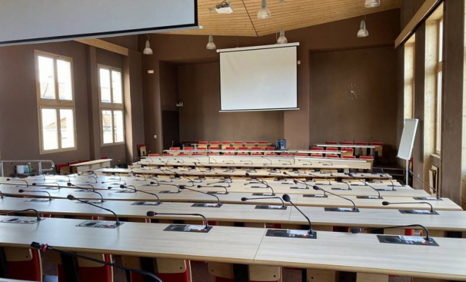 Installation d'une solution de visioconférence pour une grande salle de réunion à Saint-Etienne, Lyon, Ear and Eye