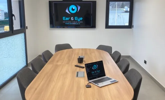 Équipement d’une salle de réunion avec un système de visioconférence à Vienne., Lyon, EAR AND EYE
